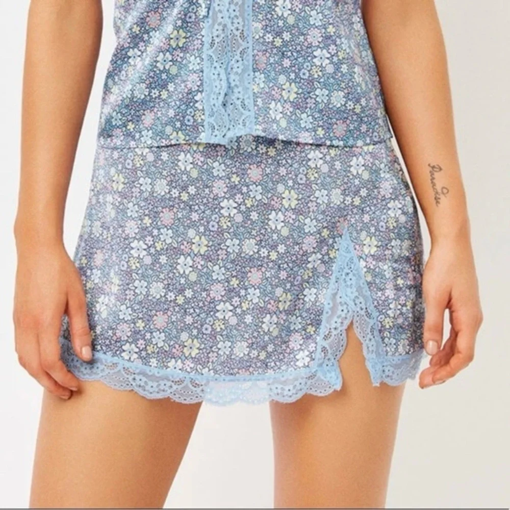 Frankie's Bikinis Blue Floral Lace-Trim Mini Skirt